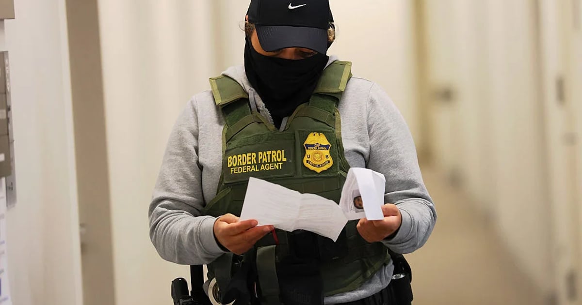 Judge Halts New York Restrictions on Masked Federal Immigration Agents